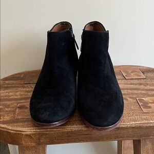 Sam Edelman ankle bottles in black suede